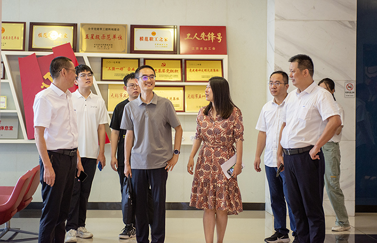 宜兴市总工会领导一行莅临宝安电缆指导创建职工创新工作室