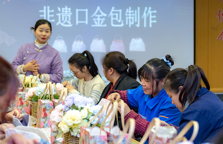 非遗生香 芳华如绣|这个三八节，我们把“民国风华”缝进了时光里